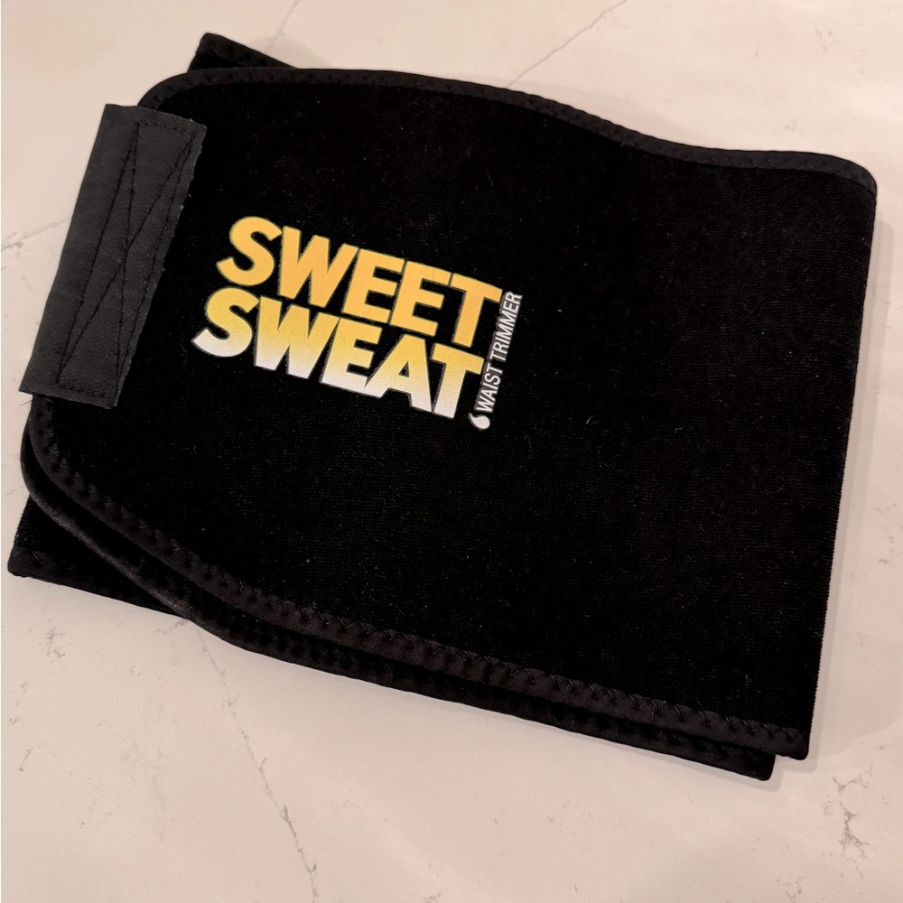 NWOT 🐝 Sweet Sweat Waist Trimmer for enhanced exercise